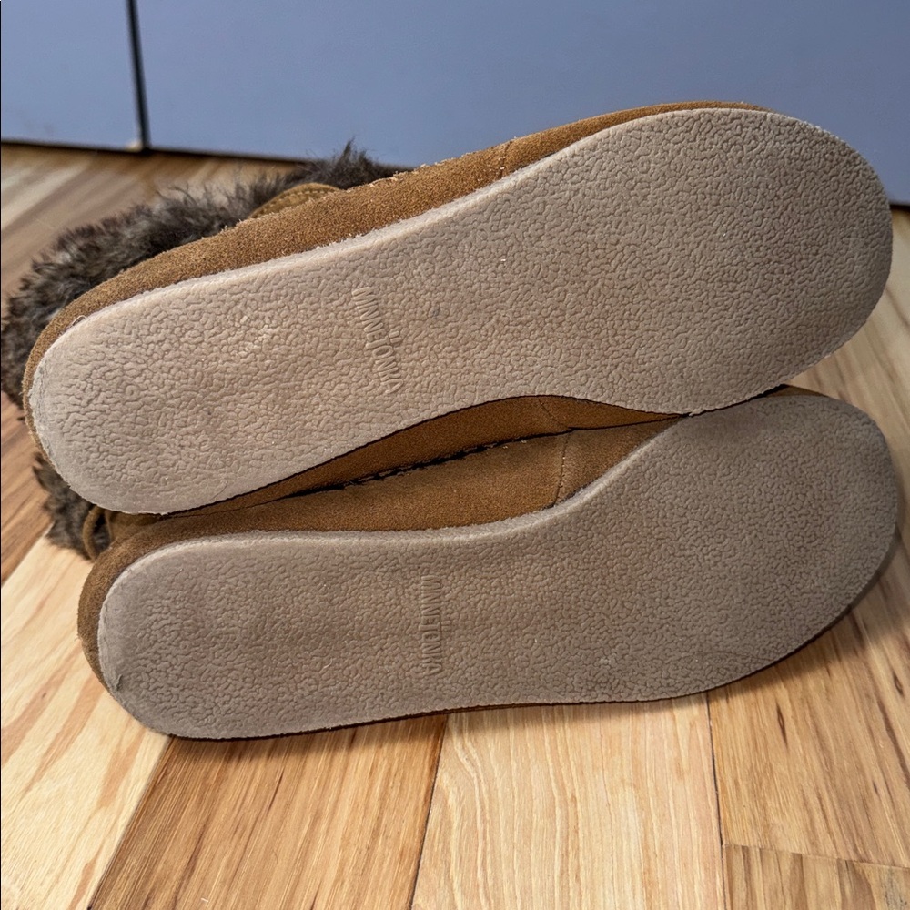 Minnetonka Faux Fur Trim Ankle Boots | Cozy Suede Moccasin Booties | Size 10 - Picture 10 of 10